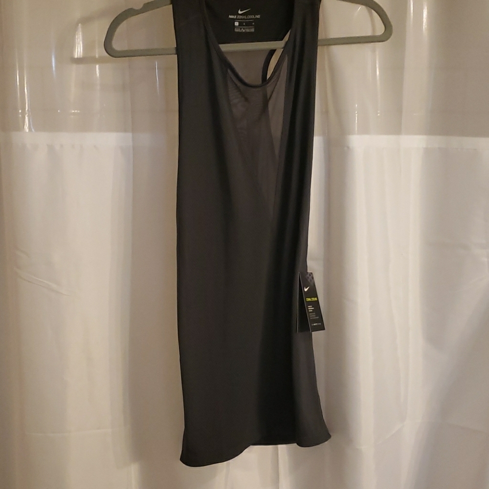 NWT Nike zonal cooling tank